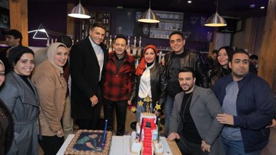 فريق عمل ”الحب بتفاصيله” ومصطفي قمر يحتفلوا بعيد ميلاد المنتج هيثم حسن