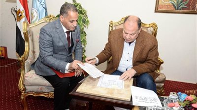 محافظ أسيوط يعتمد نتيجة امتحانات الشهادة الاعدادية بنسبة نجاح 79.5 للعامة و79.56 % للمهنية