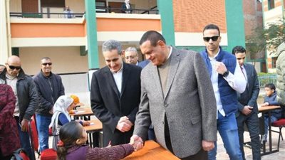 اللواء هشام آمنة يتفقد مشاريع الإسكان الاجتماعي وإنتاج البيض بالغربية