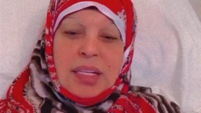 فيفي عبده تعتذر لإلهام شاهين بالحجاب و”عندها انفلونزا”