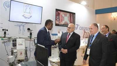 رئيس جامعة القاهرة يكرم» 25 باحثًا من أصحاب المشروعات البحثية الابتكارية