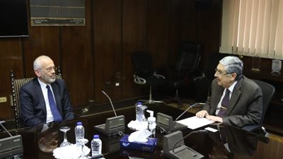 وزير الكهرباء يستقبل سفير اليونان بالقاهرة لبحث  مستجدات مشروع الربط الكهربائي