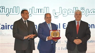 وزير التعليم العالي يكرم الجامعة البريطانية في مصر ويمنحها المركز الثالث بمؤشر براءات الاختراع