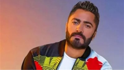 تامر حسني يشيد بموهبة مطرب قدم أغانيه بالطريقة الشعبي