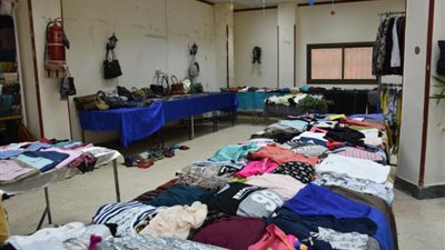 جامعة القاهرة تواصل تنظيم أكبر سلسلة من معارض الملابس بأسعار رمزية للطلاب