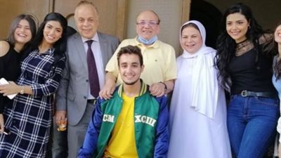 أشرف زكي يهنىء شقيقته ماجدة زكي على مسلسل ”قوت القلوب 2”