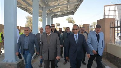 اللواء هشام آمنة يتفقد مشروعات ”حياة كريمة” بمركز ملوي بمحافظة المنيا