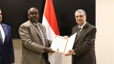وزير الكهرباء يشهد احتفالية تخريج 13 متدرب إفريقي من 6 دول أفريقية