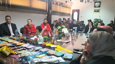 صور.. «القوى العاملة» تطلق أول دورة تدريبية  للشباب علي تصنيع الأسماك