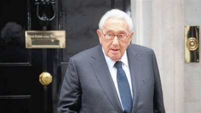 كيسينجر يحذر من حرب عالمية على الأبواب