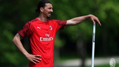 إبراهيموفيتش يعلن تعافيه من فيروس كورونا