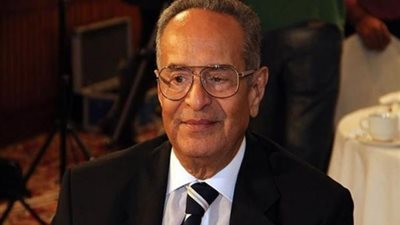 أبو شقة يكرم أسر شهداء ومصابي القوات المسلحة بحرب أكتوبر