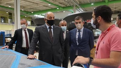 تفاصيل زيارة وزير الدفاع القطري لمصنع الطائرات المسيرة في تركيا