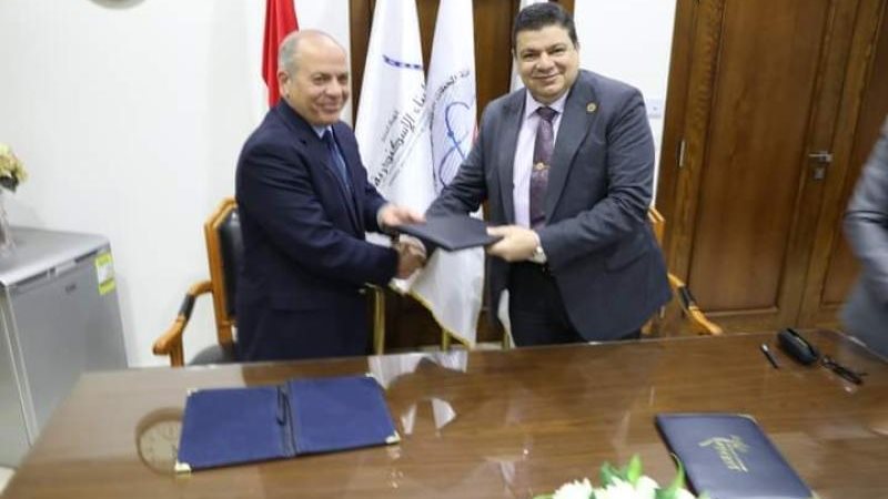 خلال التوقيع