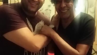 كل سنة وأنت طيب يا كينج.. أكرم حسني يهنىء محمد منير بعيد ميلاده