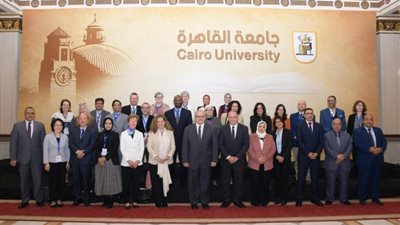 رئيس جامعة القاهرة يلتقى وفدا من رؤساء جامعات أمريكية لبحث التعاون الأكاديمى والبحثي