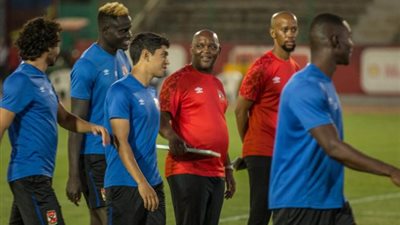 كهربا وصالح يزينان قائمة الأهلي لمواجهة بيراميدز.. وعودة الشيخ وبادجي