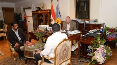 محافظ أسيوط يناقش إستعدادات التموين لشهر رمضان المبارك