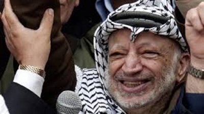 أسرار جديدة تُنشر لأول مرة عن ياسر عرفات.. وُلد في القاهرة.. وحارب في 67.. وهذه قصة صداقته مع موشي ديان.. ولغز وفاته يحير العالم حتى الآن