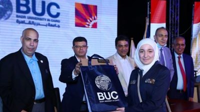 بالصور ..أمين عام جامعة بدر يكرم الطلاب المتفوقين من أبناء مدينتى ”بدر والشروق”