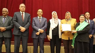 نظمتها وحدة تكافؤ الفرص..  نائب محافظ المنيا يشهد حفل تكريم الأمهات المثاليات
