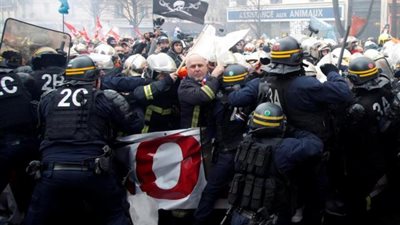 هجوم على مركز شرطة في إحدى ضواحي باريس