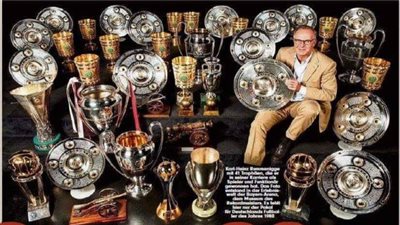 رومينيجه يحذر من انهيار البوندسليجا حال استمرار غياب الجماهير