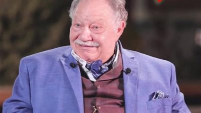 يحيي الفخراني: ”مقدرش أبوس في السن ده”