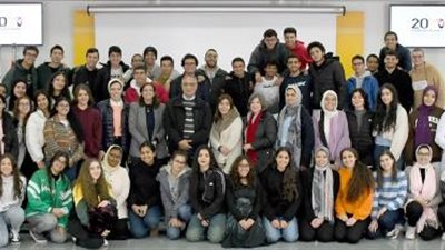 بالصور .. صيدلة الجامعة الألمانية بالقاهرة تنظم معرض لنماذج ثلاثية الأبعاد للمركبات الدوائية