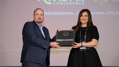 مصرفية بحرينية تحصد جائزة القيادة المتميزة بدبي