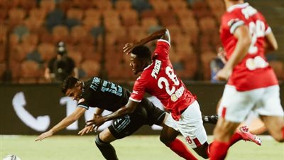 الأهلي يعطل بيراميدز بالتعادل.. ويهدي الزمالك فرصة المركز الثاني