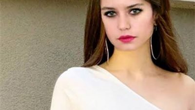 بعد نشر صورتها مع جدتها .. بيرين سات تثير الجدل من جديد