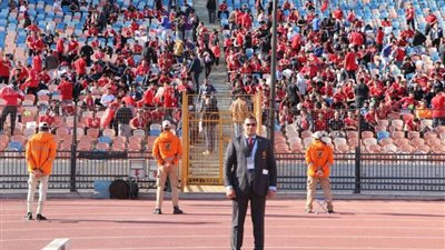 جماهير الأهلي تزين المدرجات قبل الافطار .. والأمن ينظم دخولهم للاستاد