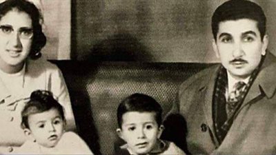 وعايزنا نرجع زي زمان.. هاني رمزي يستعيد ذكريات طفولته بصحبة والديه