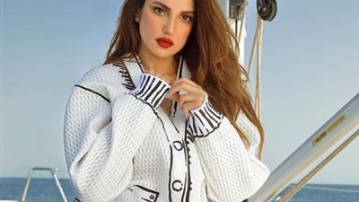 عود البطل.. درة تستعرض أنوثتها ورشاقتها على البحر