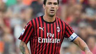 ميلان يستعيد نجمه قبل ديربي الغضب