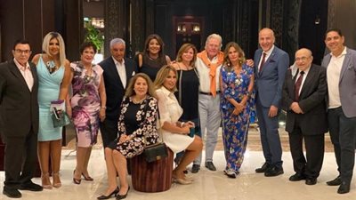 عشرة العمر الحلوة.. نجوم زمن الفن الجميل يجتمعون في صورة