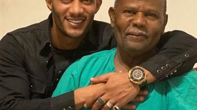 محمد رمضان ينشر صورته مع والده : بني رجالة