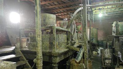 مخالفات تموينية بالجملة.. «بودرة السيراميك» و«قشور الفول السوداني» أحدث طرق غش الطحينة بالجيزة