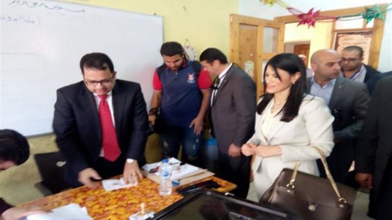 وزيرة السياحة