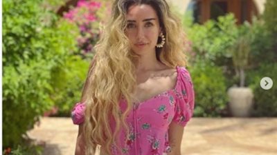 هنا الزاهد تدخل الديكور الخاص بمسلسلها الجديد