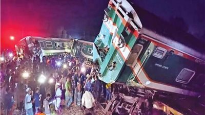 عشرات القتلى والجرحى في حادث تصادم قطارين ببنجلادش