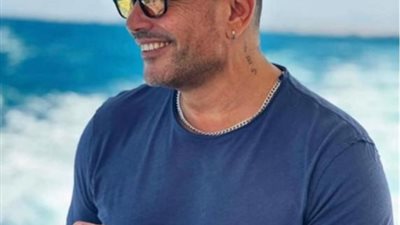 عمرو دياب يخطف الأنظار بتاتو أغنيته الجديدة