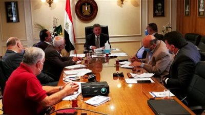 وزير قطاع الأعمال يناقش مع رؤساء النقابات العامة لائحة الموارد البشرية للشركات