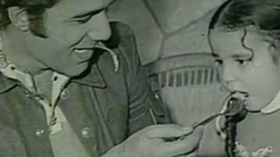 وداعاً حبيبي.. رانيا محمود ياسين تنعي رحيل والدها بصورة نادرة في طفولتها