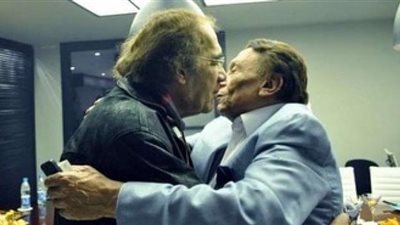 بالأحضان.. الزعيم عادل إمام يودع الراحل محمود ياسين بكلمات مؤثرة