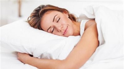 هل غطاء الوسادة يحمي البشرة من التجاعيد.. إليك الإجابة