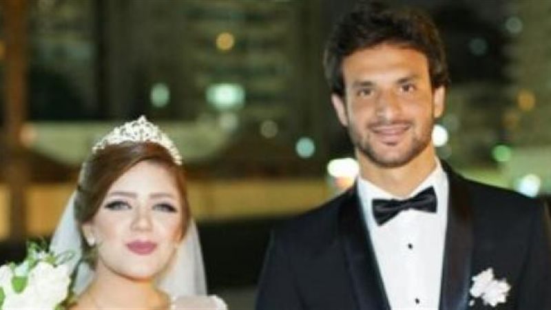 محمود علاء وزوجته