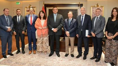 وزير التنمية المحلية يبحث مع وفد برنامج الأمم المتحدة للمستوطنات البشرية ملفات التعاون المشترك