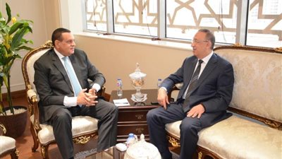 وزير التنمية المحلية يُتابع مع محافظ الإسكندرية المشروعات التنموية والخدمية بالمحافظة